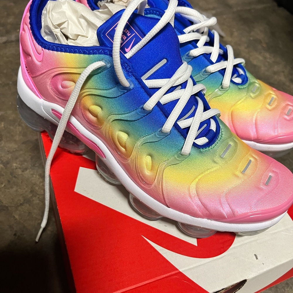 Nike Air Vapormax plus - Pink, Yellow, Blue,